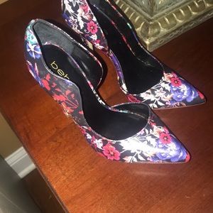BeBe Size 6 heels